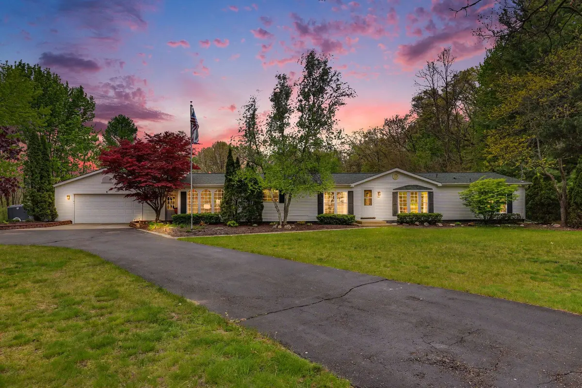 7920 10 Mile RD NE, Cannon Twp, MI 49341