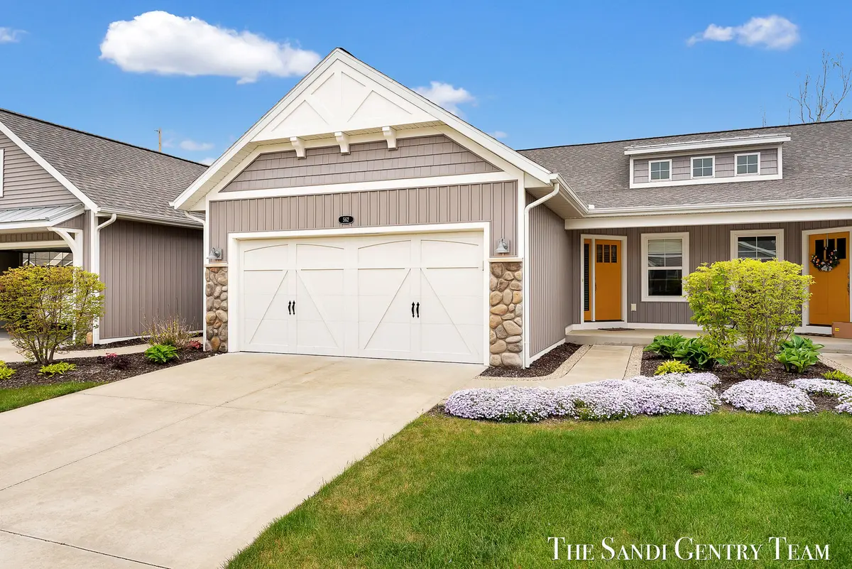 562 Riverbank CIR #15, Zeeland City, MI 49464