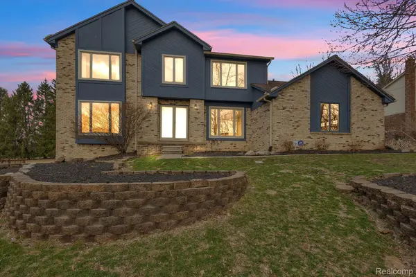 25515 Hunt Club BLVD, Farmington Hills, MI 48335