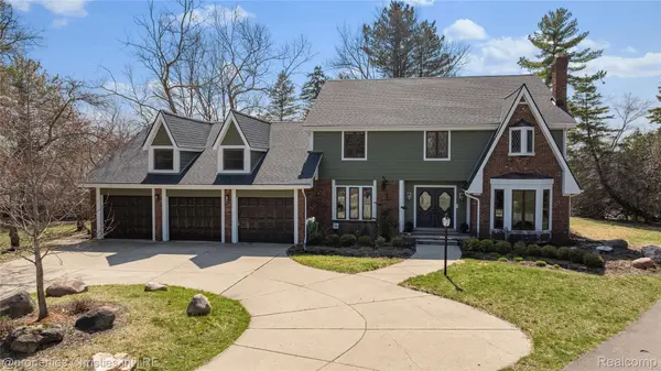 5304 High Court WAY, West Bloomfield Charter Township, MI 48323