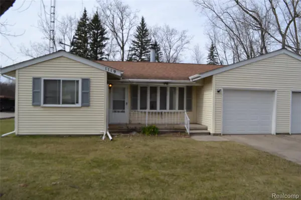 1119 River Valley Dr DR, Flint Charter Township, MI 48532