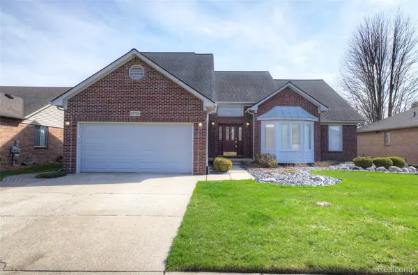 15756 Lamont DR, Macomb Township, MI 48042