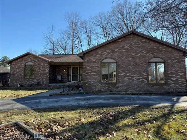 217 Nawakwa RD, Rochester Hills, MI 48307