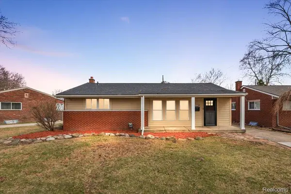 32076 Saint Annes DR, Warren, MI 48092