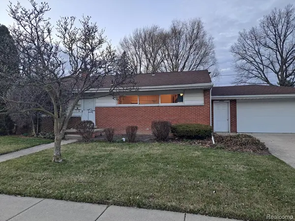 22441 E Price DR, Clinton Charter Township, MI 48035
