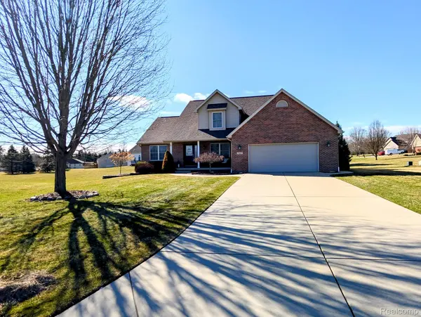 5441 Meadow Creek CT, Flint Charter Township, MI 48532
