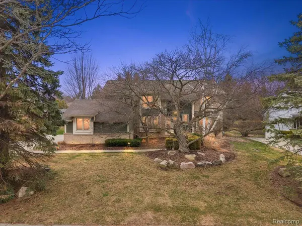 1672 Devonshire DR, Troy, MI 48098