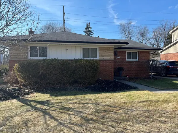 8957 Crown ST, Livonia, MI 48150