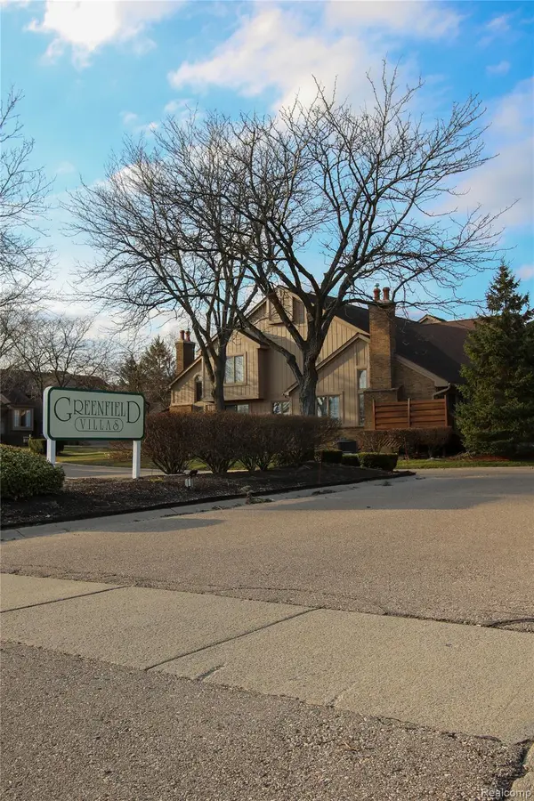 37860 N Laurel Park DR, Livonia, MI 48152