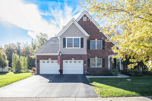 10229 Edgewood DR, Grand Blanc Charter Township, MI 48439