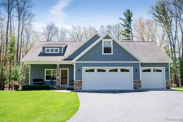 101 Highview RD, East Bay Township, MI 49696