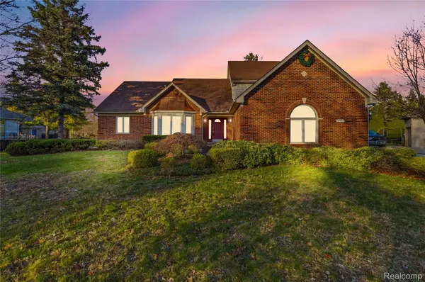 14855 Brompton CT, Shelby Charter Township, MI 48315