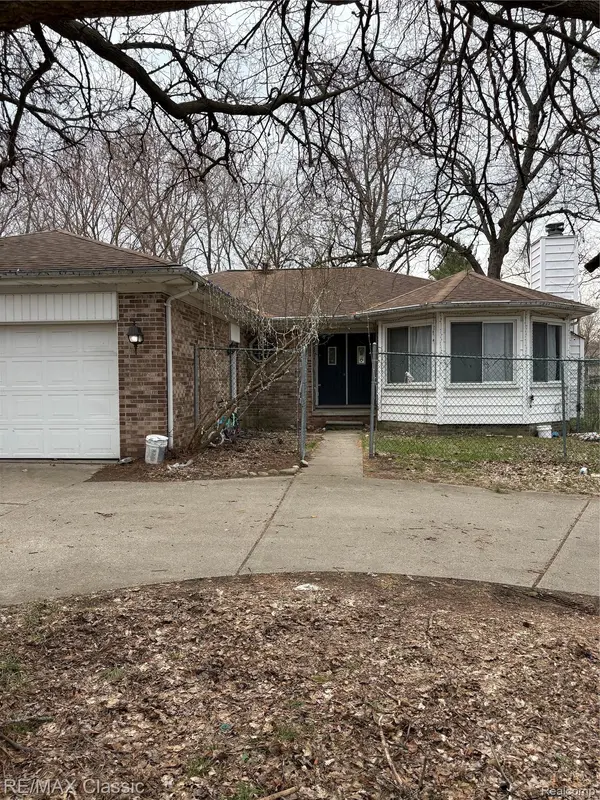 380 E South BLVD, Troy, MI 48085