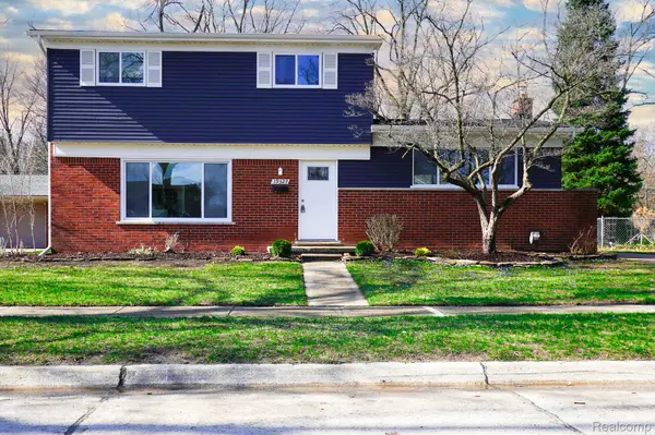 19327 Hardy ST, Livonia, MI 48152