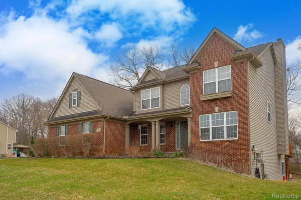 8925 El Dorado DR, White Lake Charter Township, MI 48386