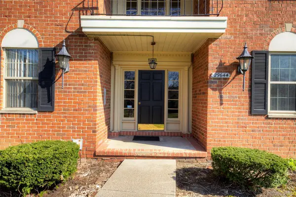 29644 Middlebelt RD #2502, Farmington Hills, MI 48334