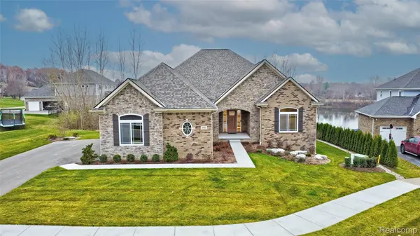 690 Willow Lake CT, Oxford Charter Township, MI 48371