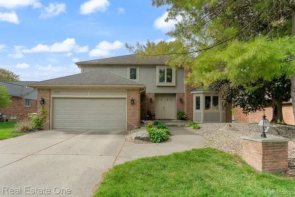 1323 Bembridge DR, Rochester Hills, MI 48307