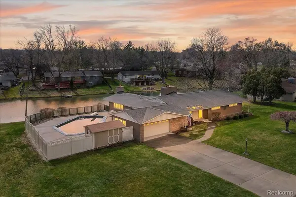 3955 Cambrook LN, Waterford Charter Township, MI 48329