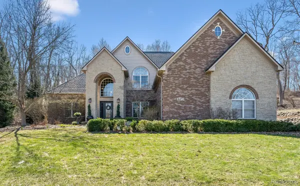 8473 Deerwood RD, Independence Charter Township, MI 48348