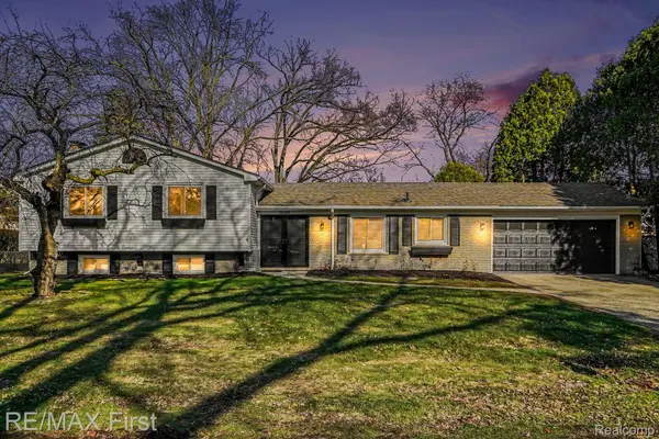 36626 Chatham CT, Clinton Charter Township, MI 48035