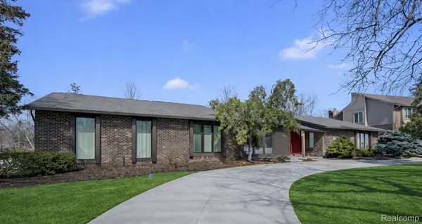 4033 E Hanover CT, West Bloomfield Charter Township, MI 48323