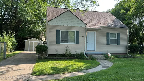 1902 Crestbrook LN, Flint, MI 48507