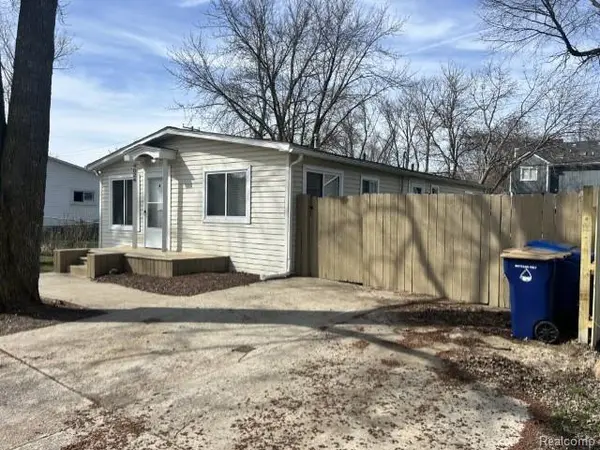 4024 Wenonah LN, Waterford Charter Township, MI 48328