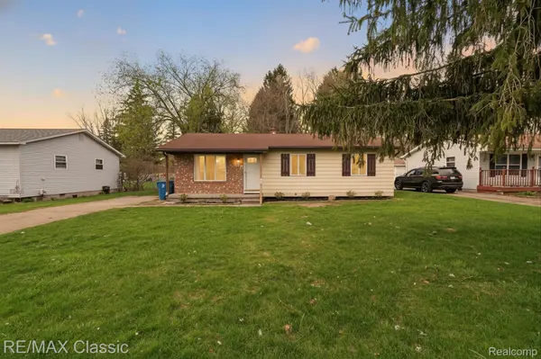 430 Sherwood CT, Holly Village, MI 48442