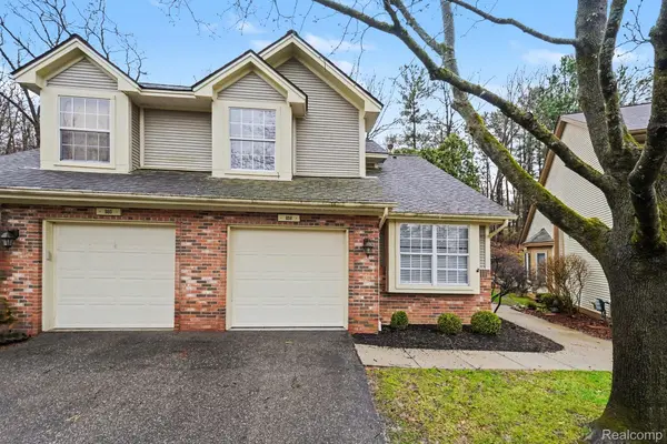 858 Whisperwood TRL, Fenton, MI 48430