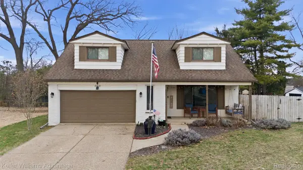8610 Buffalo DR, Commerce Charter Township, MI 48382