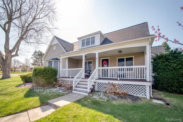 82 Granada DR, White Lake Charter Township, MI 48386