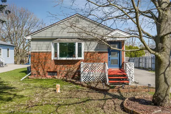 5404 Drayton RD, Independence Charter Township, MI 48346