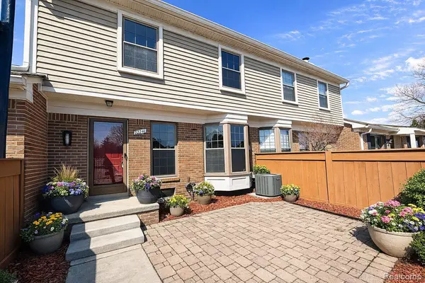 22211 Pondview #Unit 27, Novi, MI 48375