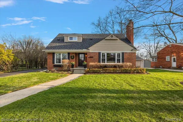 18851 Devonshire ST, Beverly Hills Village, MI 48025