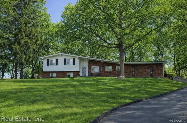 2757 Limerick LN, Troy, MI 48098