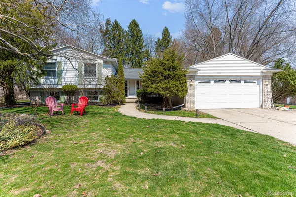579 Fox River DR, Bloomfield Charter Township, MI 48304