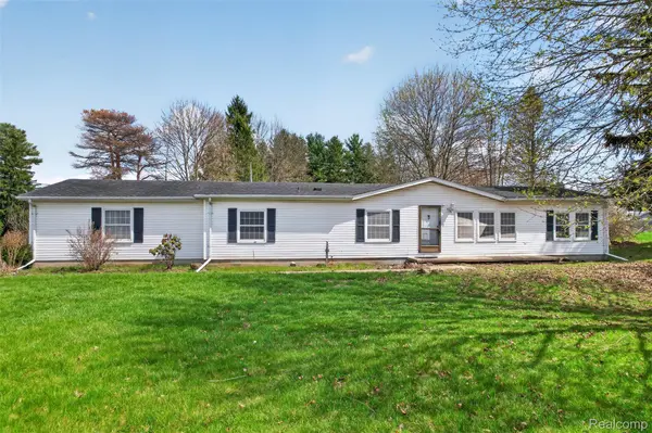 11011 Hamburg RD, Hamburg Township, MI 48189