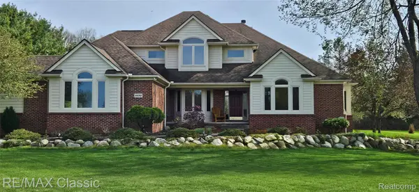 1498 Anchor LN, Highland Charter Township, MI 48356