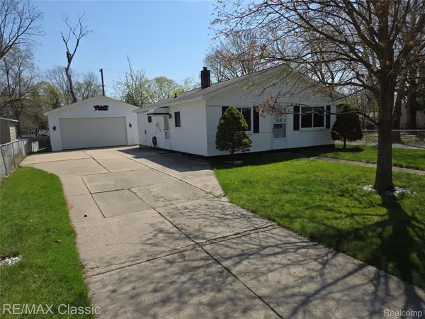 1072 Cloverlawn DR, Pontiac, MI 48340