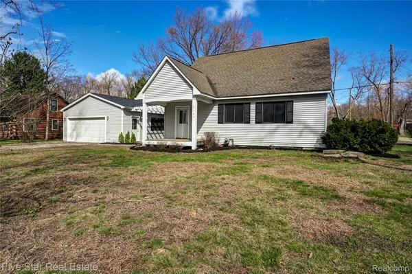 3165 Chenoa ST, Commerce Charter Township, MI 48382