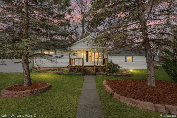 7572 Smale ST, Washington Township, MI 48094