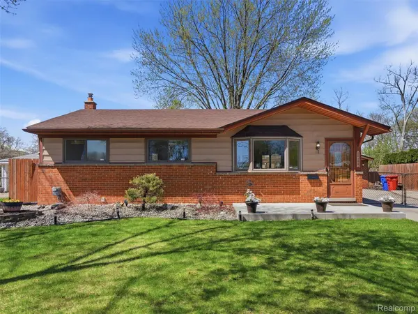33143 Vista WAY, Fraser, MI 48026