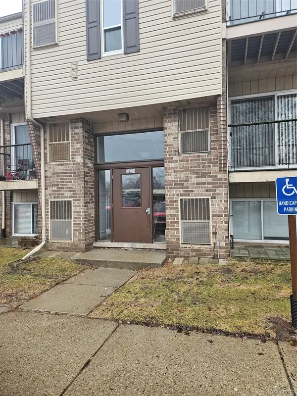 17140 Clinton River RD #17B, Clinton Charter Township, MI 48038