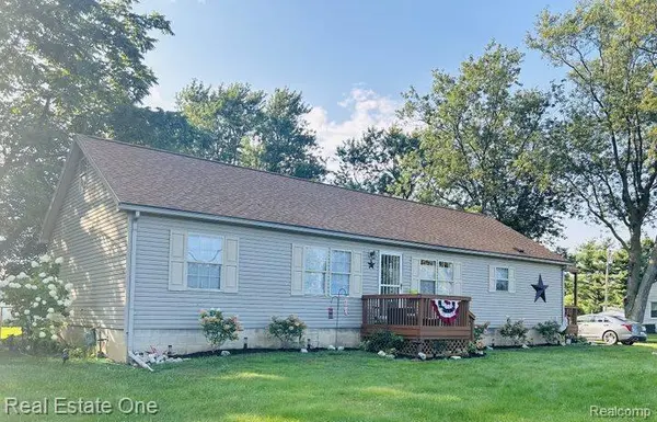 343 Bates LN, Frenchtown Township, MI 48162