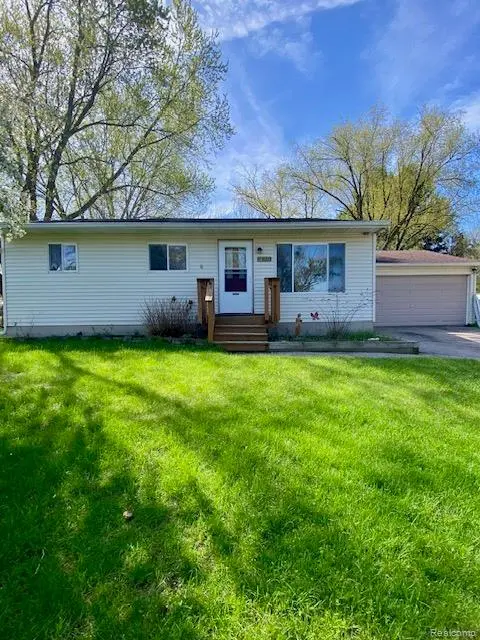 336 Park LN, Linden, MI 48451