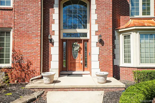 54182 Queensborough DR, Shelby Charter Township, MI 48315