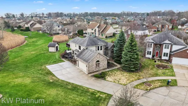 29124 Lesnau CT, Chesterfield Township, MI 48047