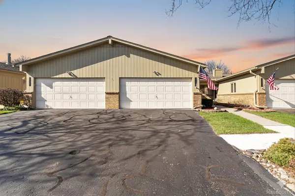 12342 Pinecrest DR, Plymouth Charter Township, MI 48170