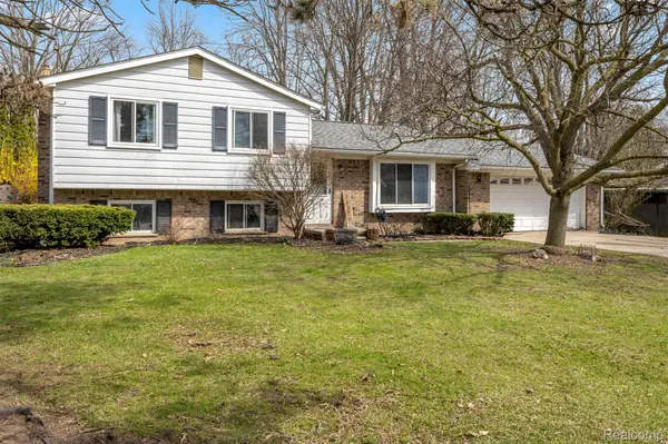 38320 Townhall ST, Harrison Charter Township, MI 48045